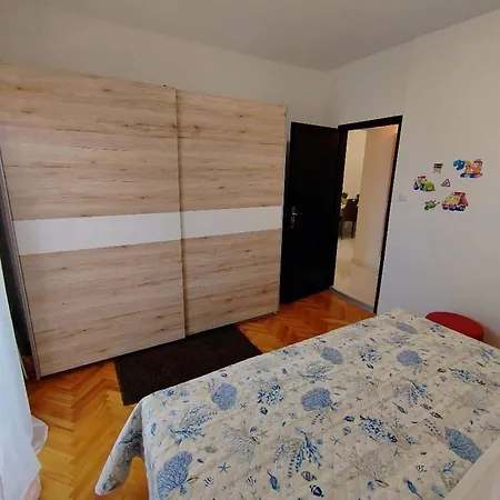 Διαμέρισμα With Parking Space Rab - 23298 *