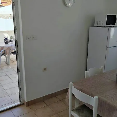 Διαμέρισμα With Parking Space Rab - 23298 *
