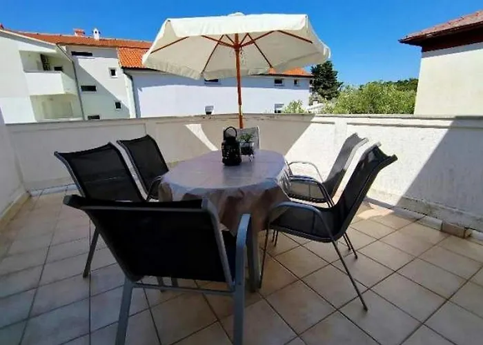 アパート With Parking Space Rab - 23298 ラブ